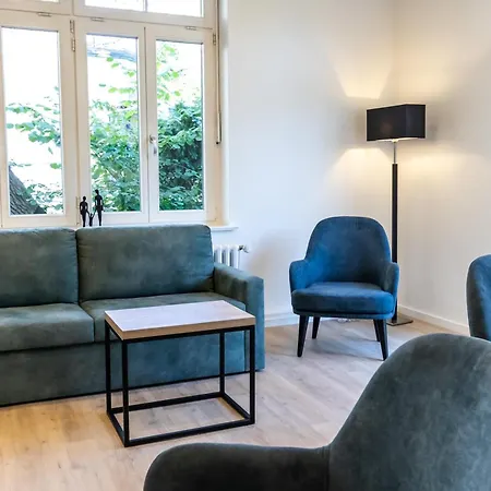 Am Haus 2 2